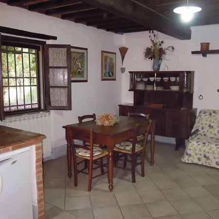Appartamento Le Casine-perignano-spinelli Sleeps 5