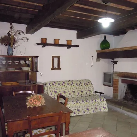 Le Casine-perignano-spinelli Sleeps 5 Appartamento